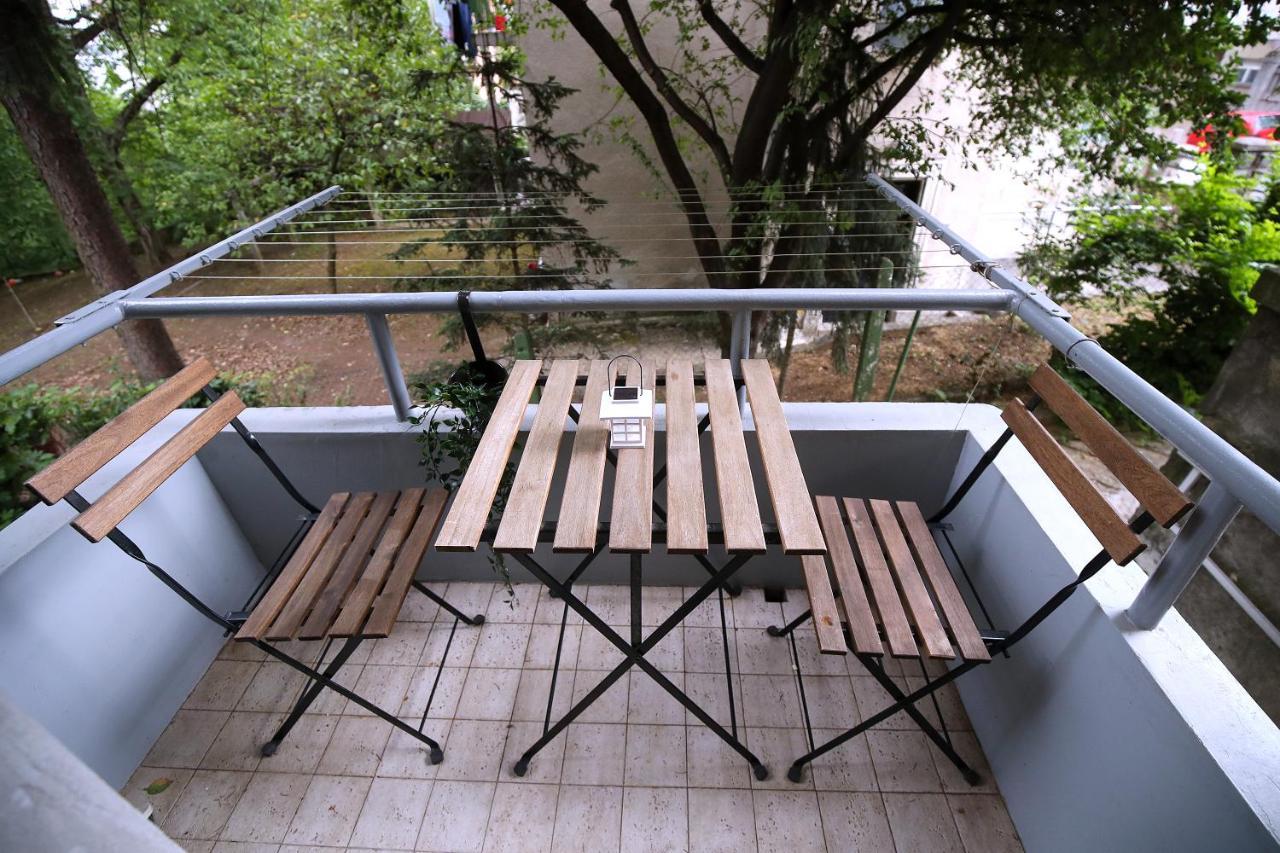 La Vie Est Belle Apartment *